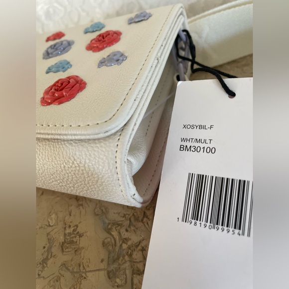 NWT Betsy Johnson white/multicolored acrylic Floral Embossed small crossbody - Picture 7 of 9